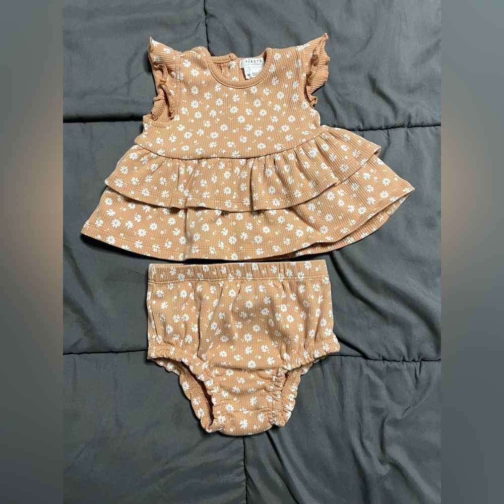 Floral Print Rib Dress & Bloomers Set
FIRSTS by Petit Lem 18 months